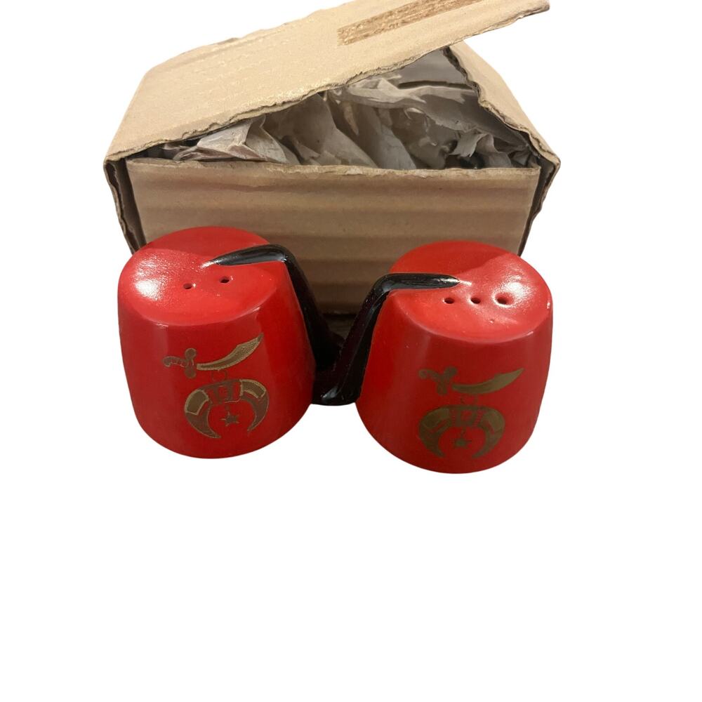 Shriner Masonic Salt Pepper Shakers Set Fez Red Gold Black Tassel Ceramic-NOS